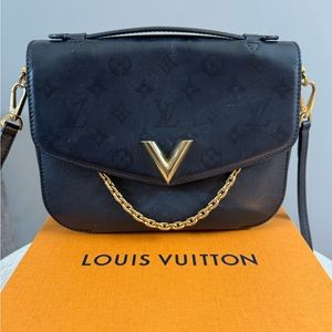 Louis Vuitton Very Bag in Black